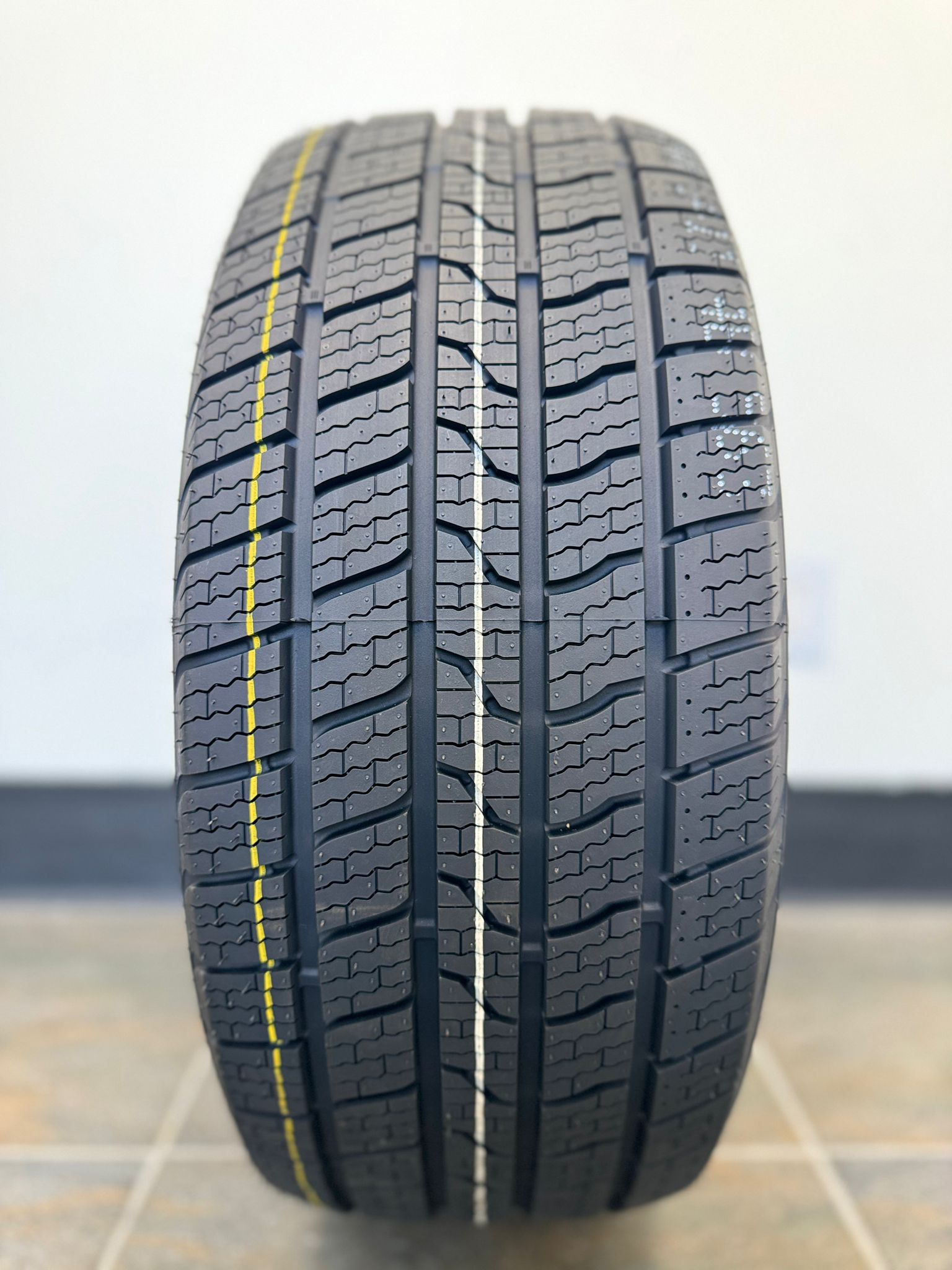225/65/R17 ROYAL BLACK SET OF 4 TIRES